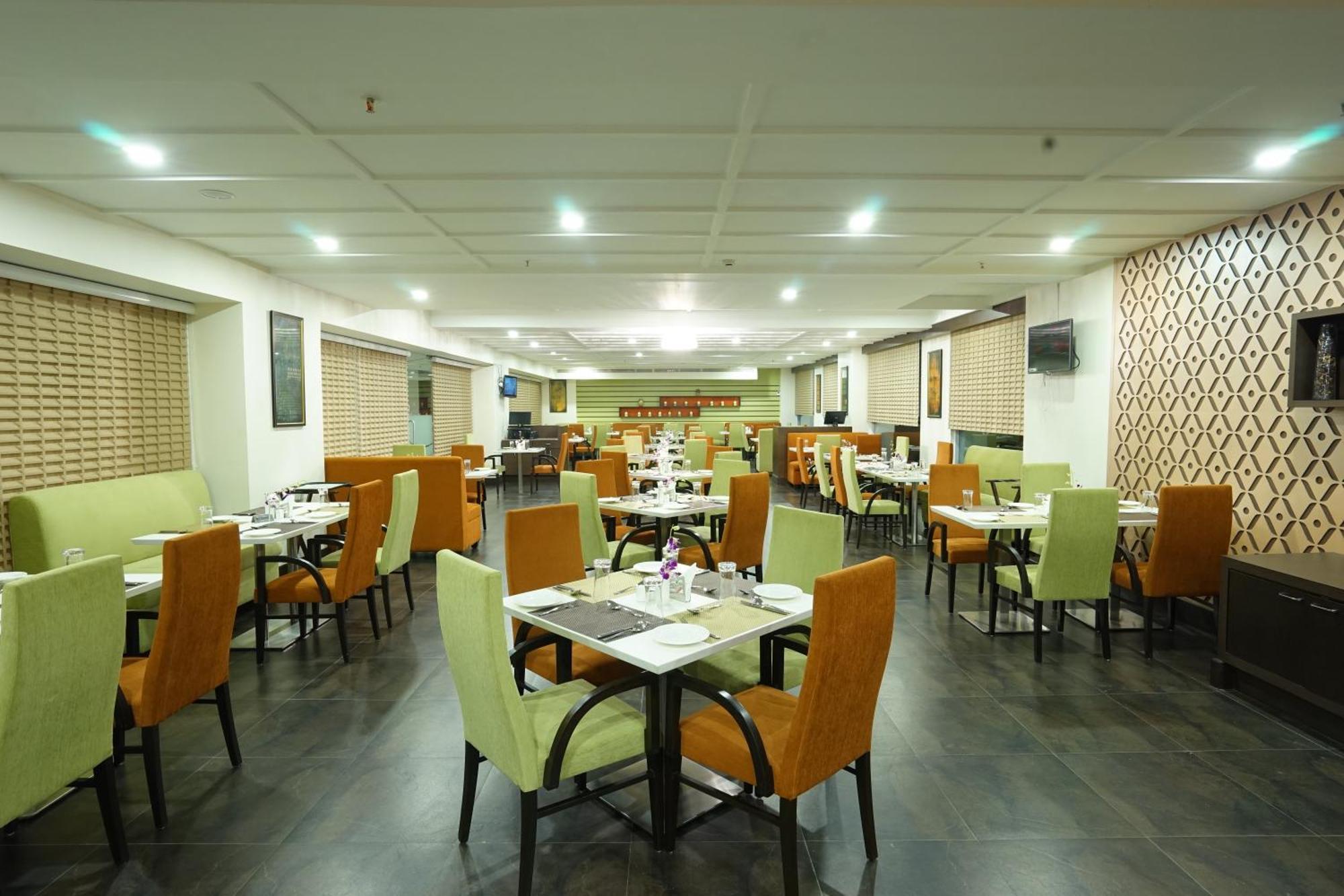 The Byke Suraj Plaza Pure Veg, Thane Eksteriør billede