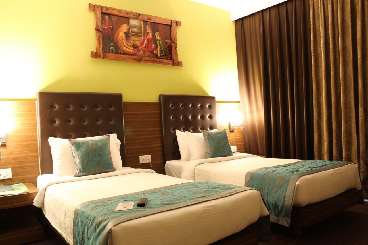 The Byke Suraj Plaza Pure Veg, Thane Eksteriør billede